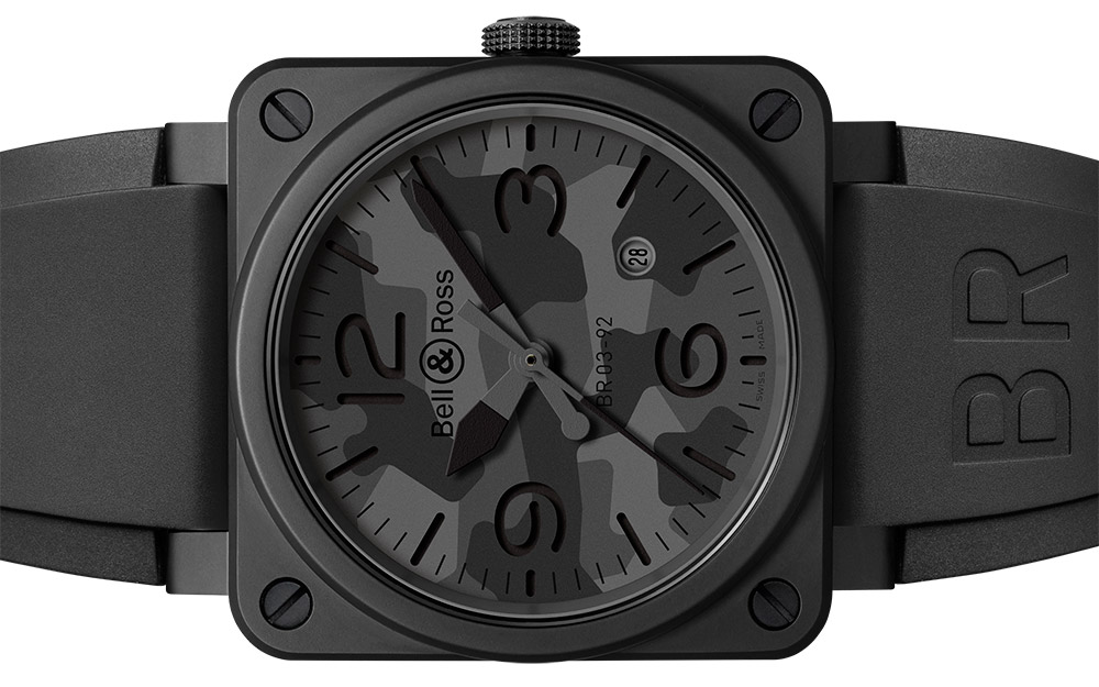 The black rubber straps have firm and secure features. 