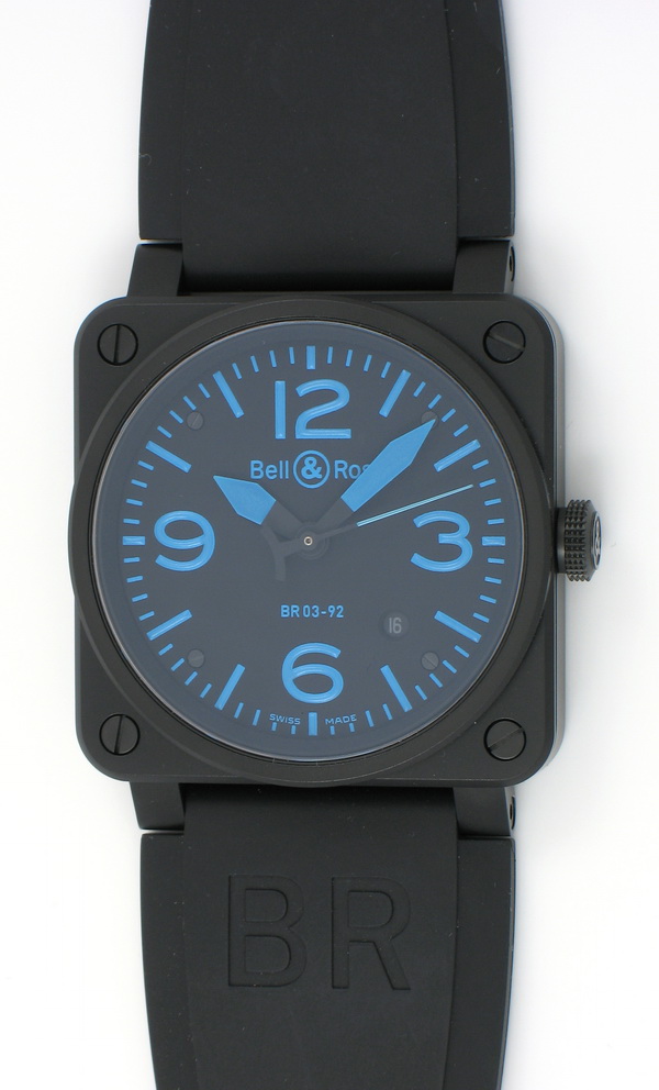 The black dials have a great readability even in the dark.