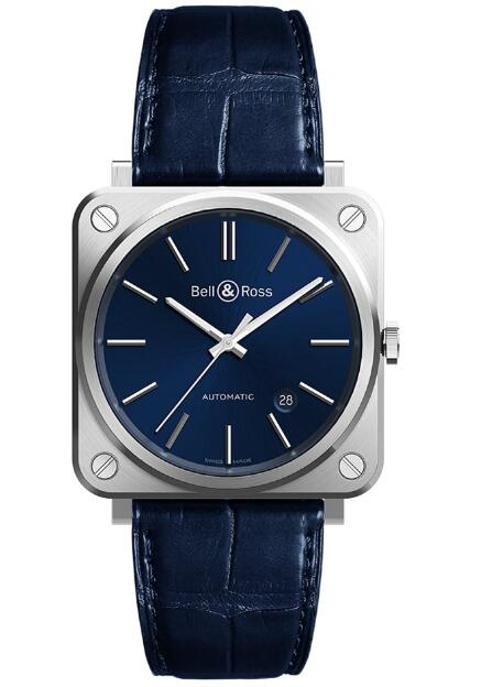 The blue color makes the timepieces filled with decent and reliable feelings. 