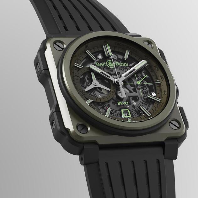 The distinctive color of case and black rubber strap enhance the military temperament.