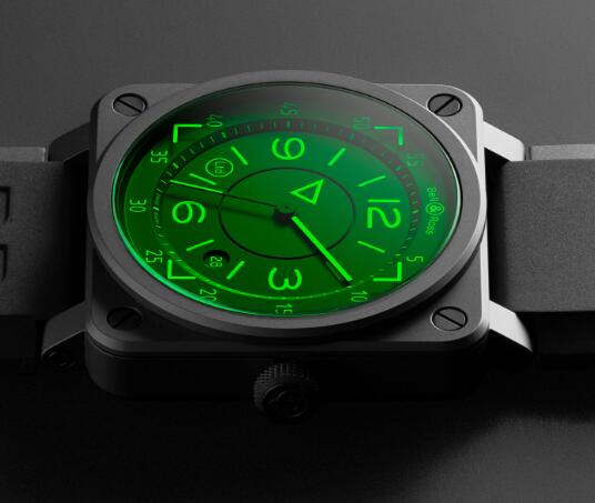 The green sapphire crystal ensures the good readability.
