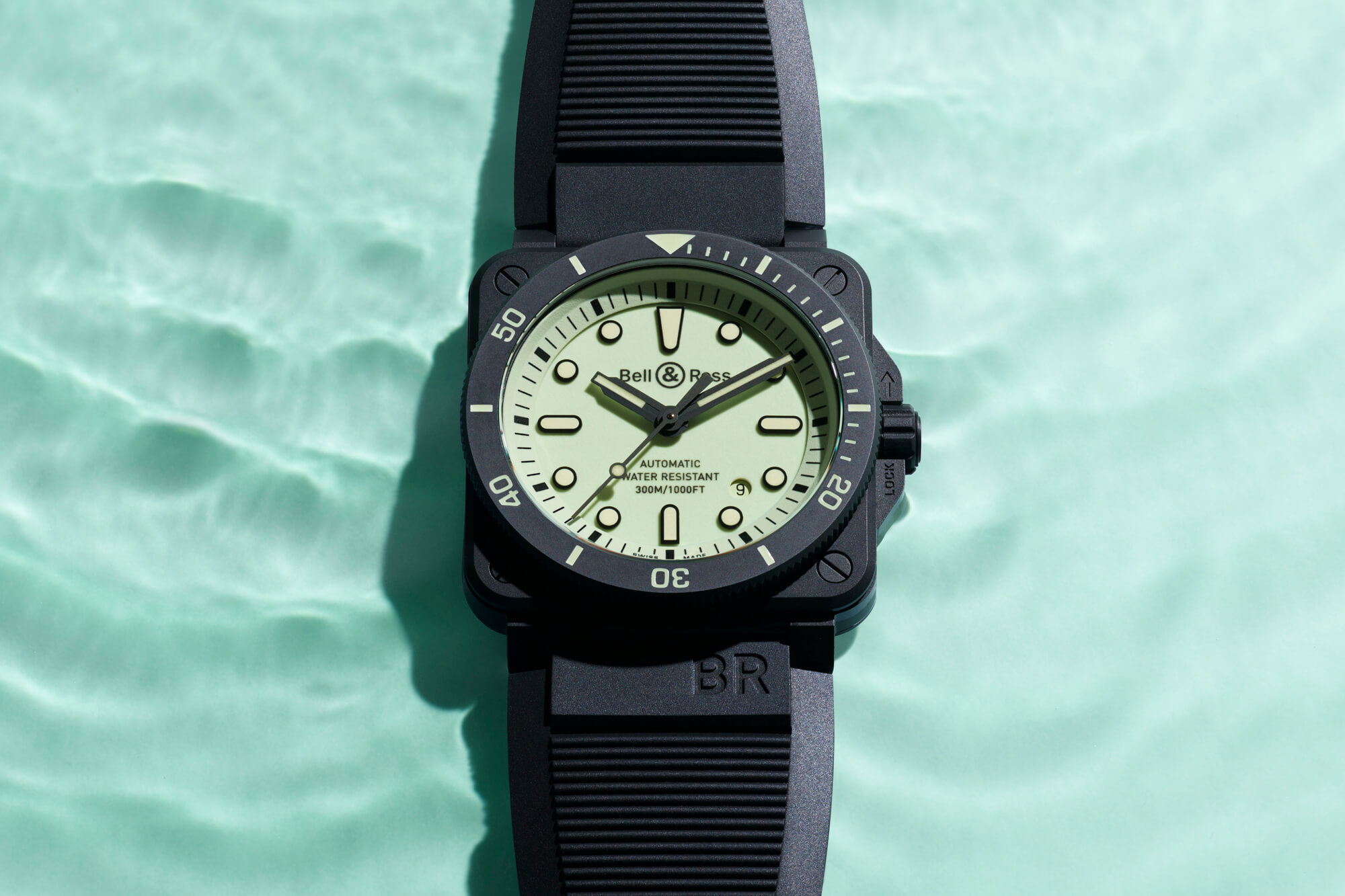 The male fake watches have black straps.