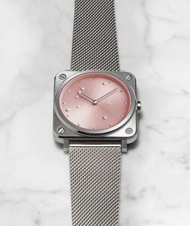 The stainless steel replica watch is 39mm.