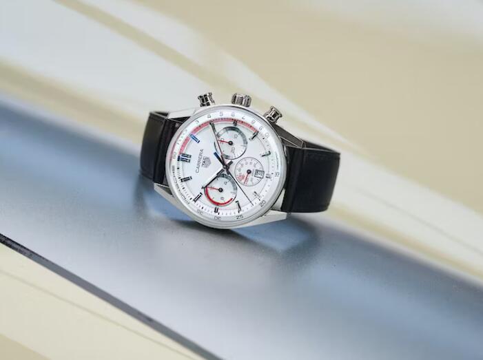 Taking The Perfect Swiss TAG Heuer Chronosprint Replica Watches UK For A Lap In A Porsche GT4 RS